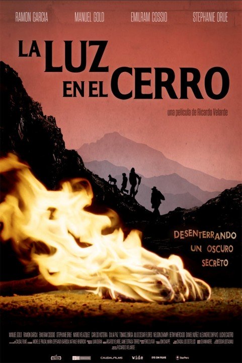 La luz en el cerro poster